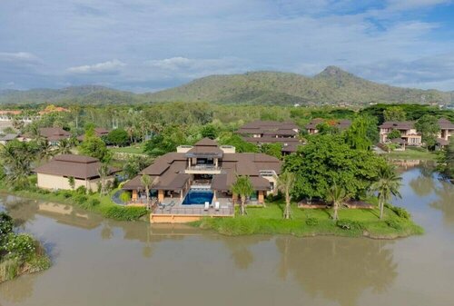 Гостиница Luxury 5 Bedroom Villa nr to Beach - Srs