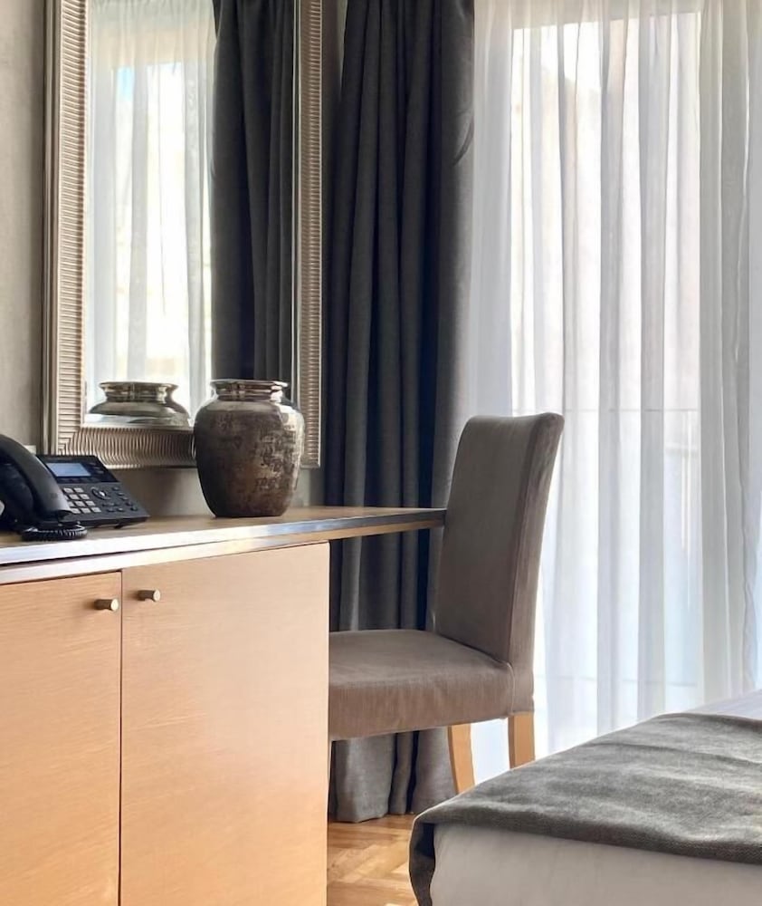 Фото Athens Warehouse Boutique Hotel & Suites