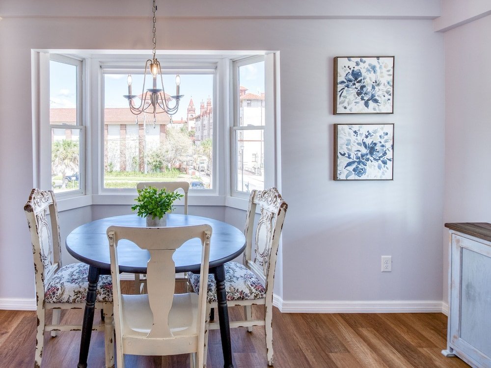 Фото Two Palms № 16831 1 Bedroom 1 Bathroom Cottage