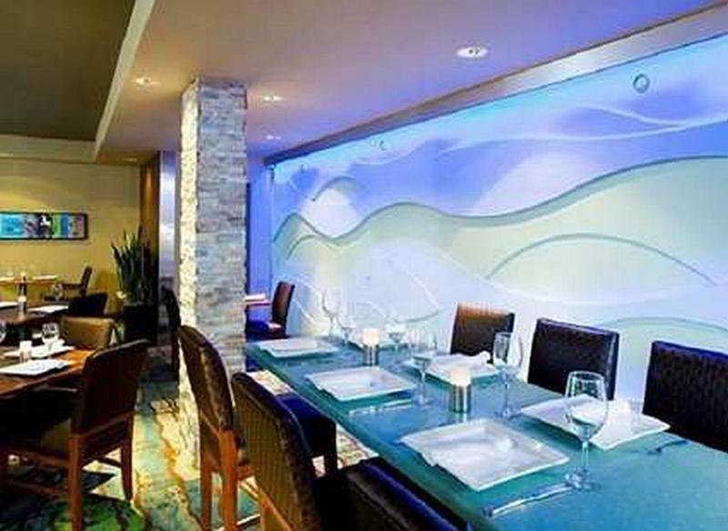 Фото Embassy Suites by Hilton San Diego La Jolla