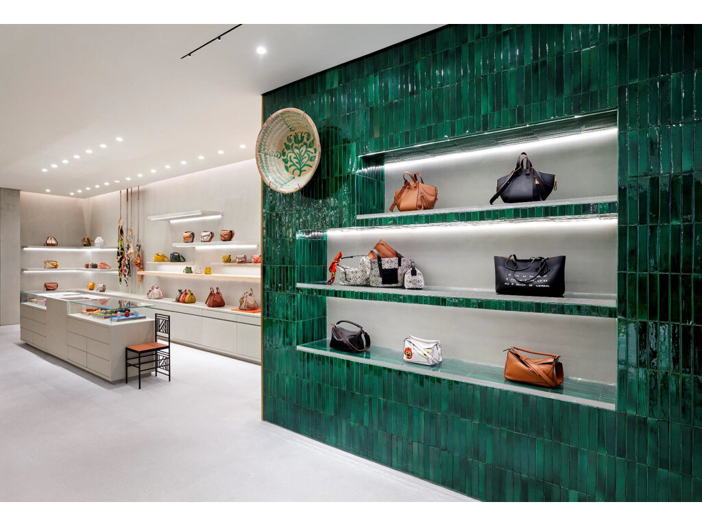 Fur and leather shop Loewe 壹號廣場, Macau, photo