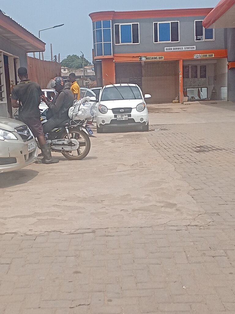 Car wash Eliza service station, Accra, photo