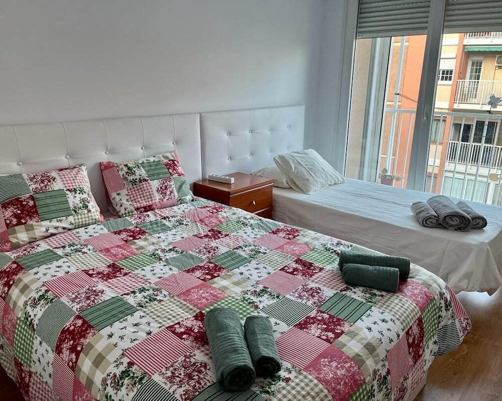 Фото Amplio apartamento cerca Fira y Centro