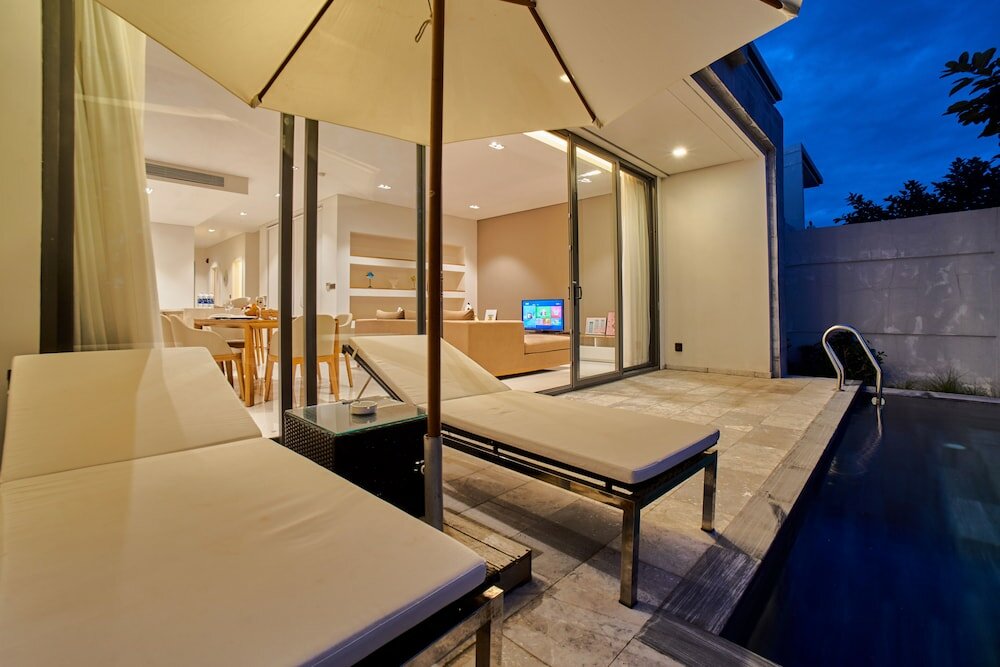 Фото Modern 4 Br villa-golf view for family