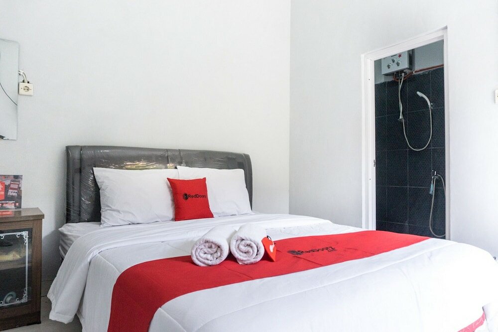 Фото RedDoorz @ Wr Supratman Pacitan