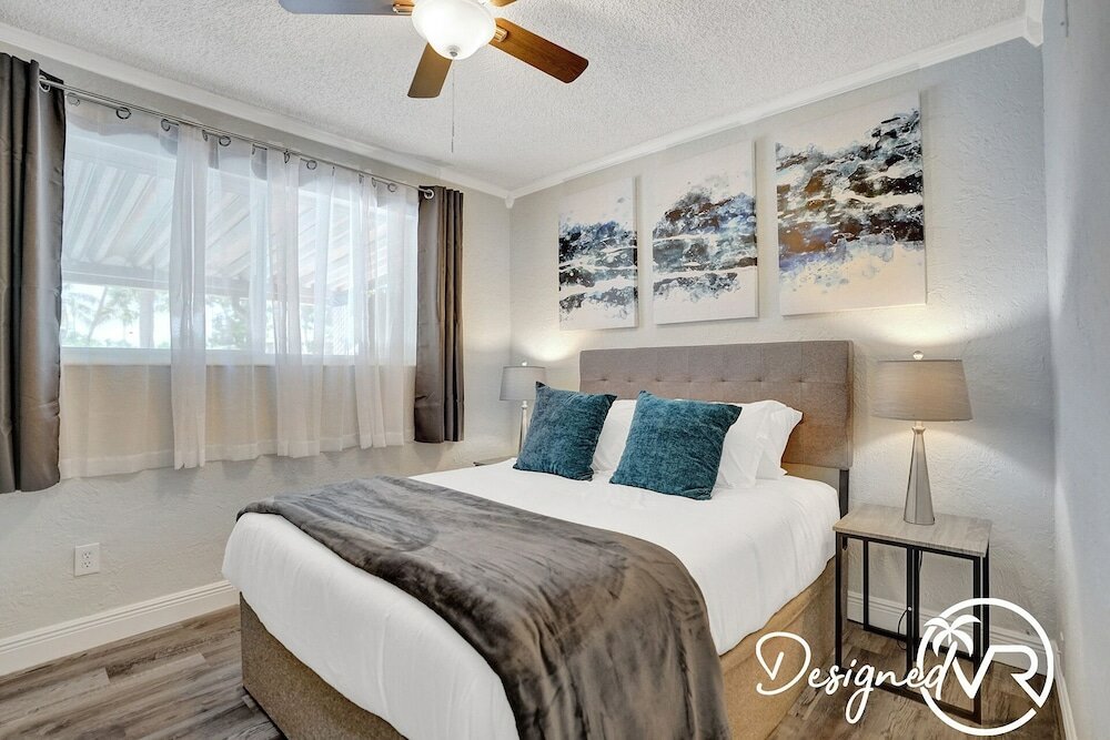 Фото Beautiful 4 Br with Private Heated Pool