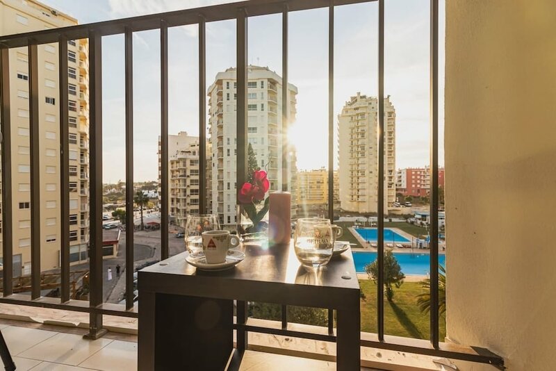 Апартаменты Inviting 2-bed Apartment in Armação de Pêra