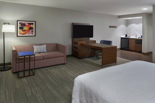 Гостиница Hampton Inn & Suites by Hilton Montreal-Dorval в Дорвале