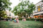 The Grove (The Grove Drive, 189) ، مركز تسوق