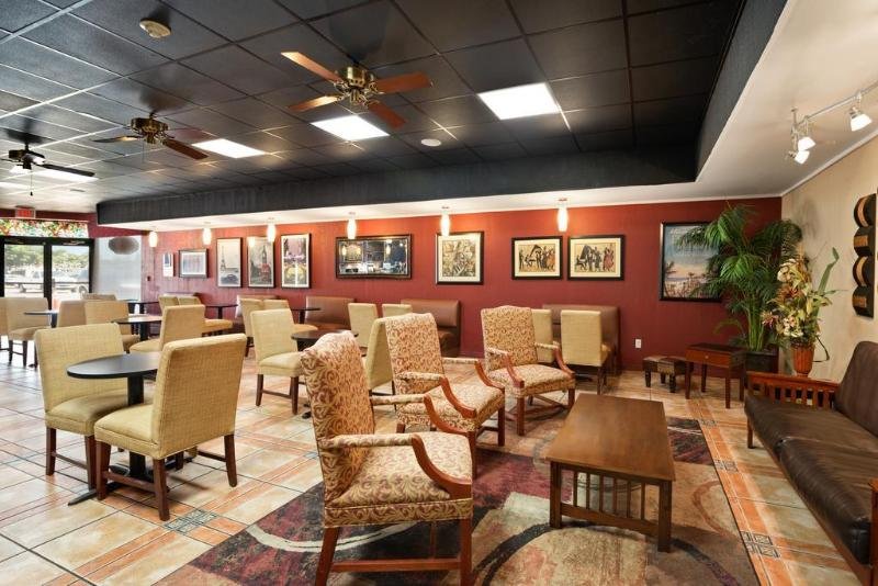 Фото Days Inn by Wyndham Miami Airport North