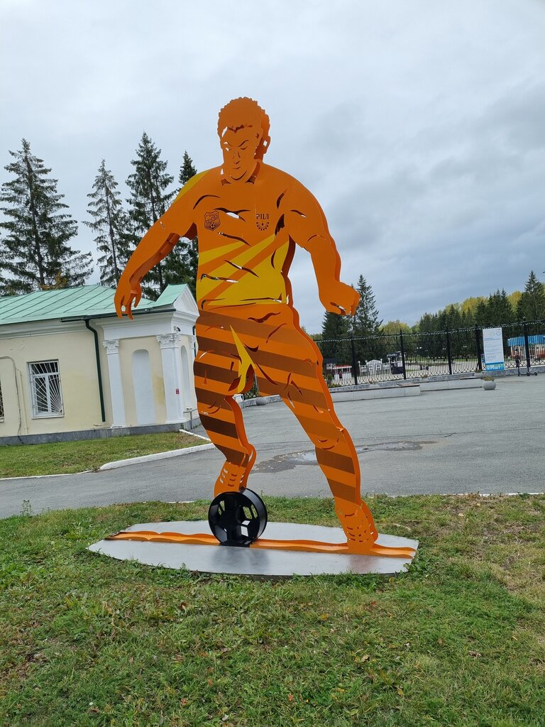 Genre sculpture Скульптура футболиста, Yekaterinburg, photo