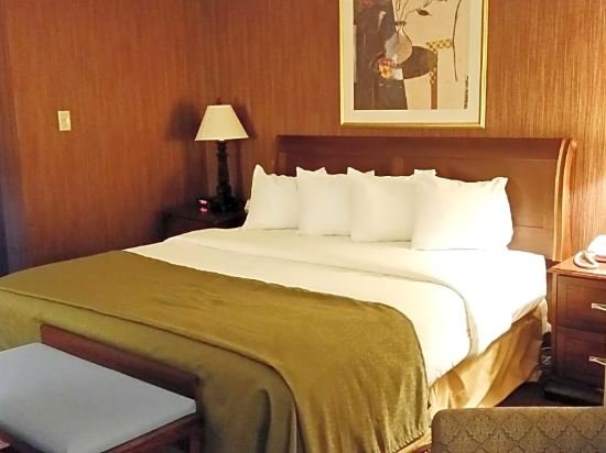 Фото Travelodge by Wyndham Watertown