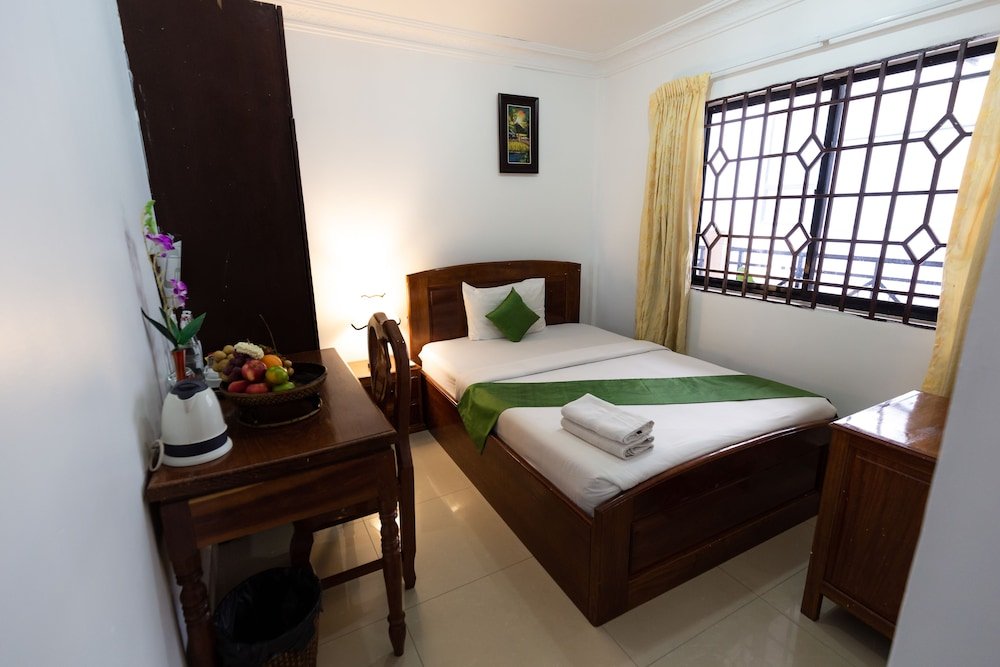 Фото The Riverside Hotel Phnom Penh