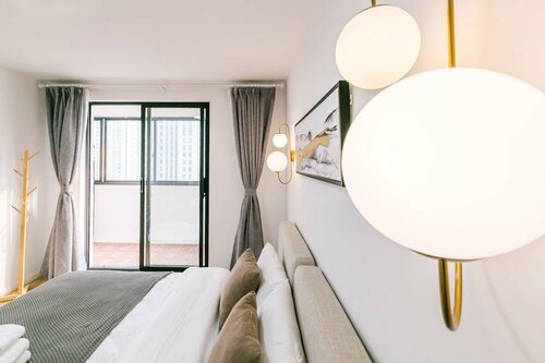 Апартаменты Henry's Apartment- Xujiahui Road в Шанхае