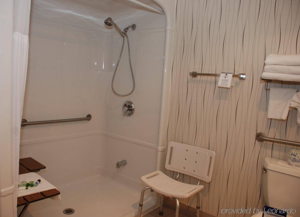 Фото Best Western Plus Travel Hotel Toronto Airport