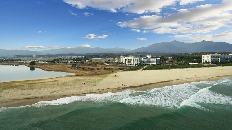 Гостиница Yangyang Beach Condo