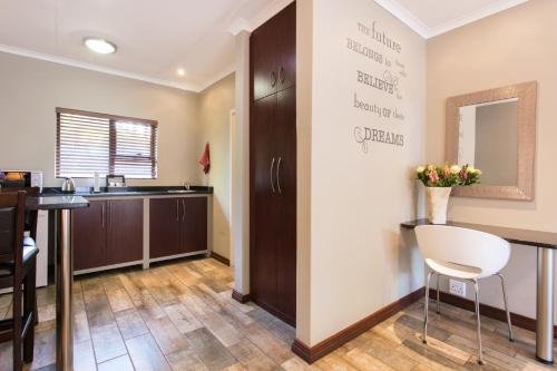 Фото Lavenders At Constantia Guest