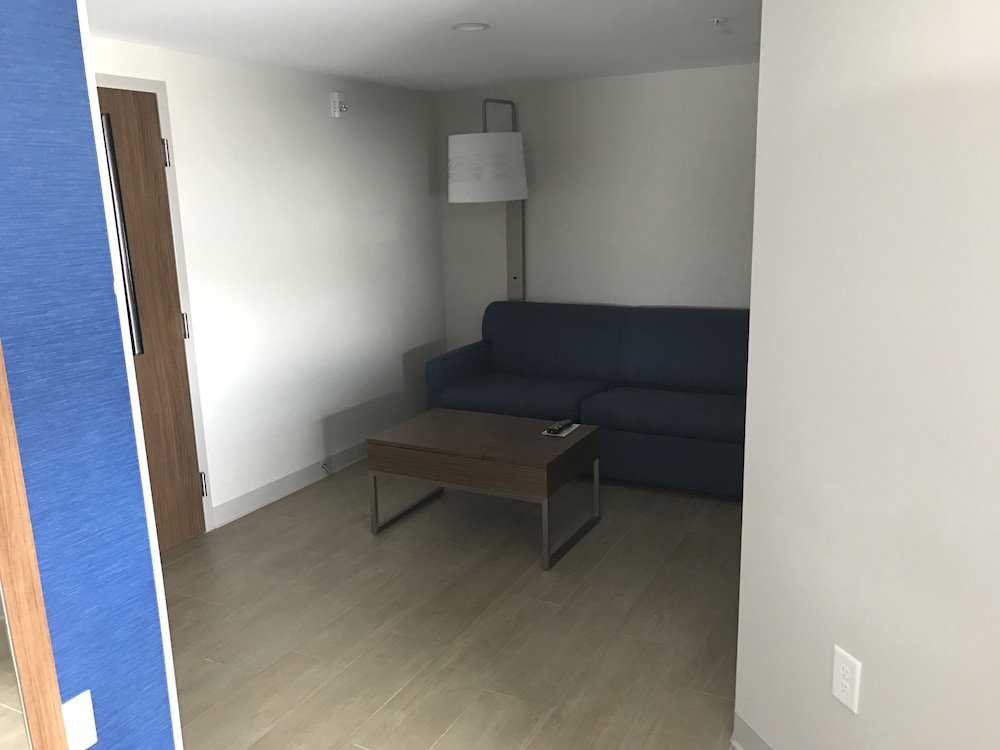 Фото Holiday Inn Express & Suites Miami Airport East, an Ihg Hotel