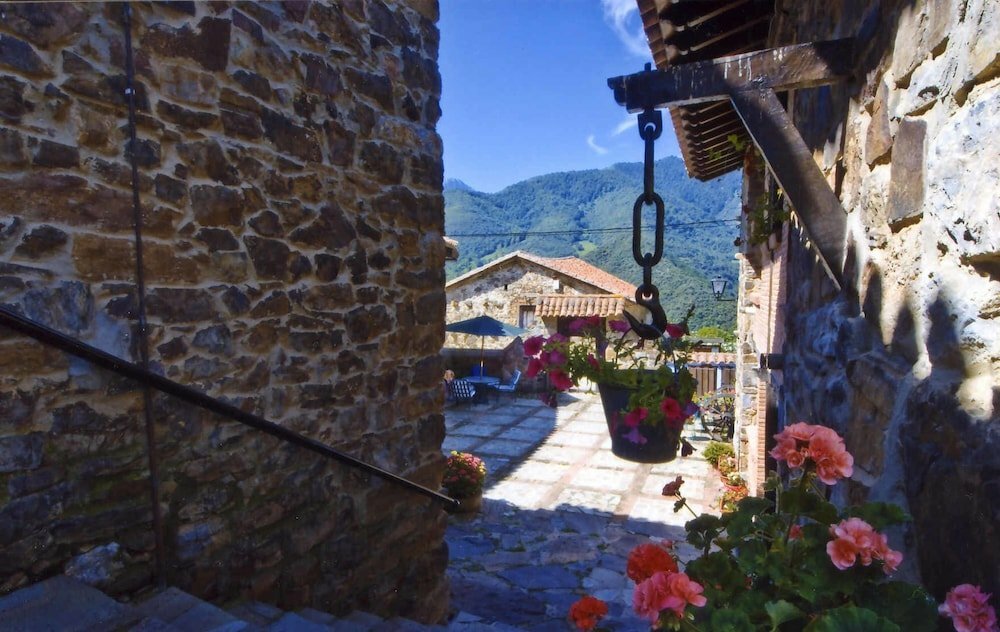 Hotel Apartamentos El Patio, Cantabria, photo