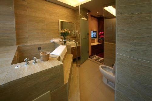 Фото Hotel Tilun Dongpu SPA