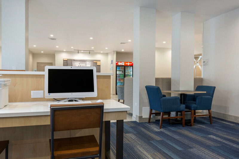 Гостиница Holiday Inn Express & Suites Chicago West - St Charles, an Ihg Hotel в Сент-Чарльзе