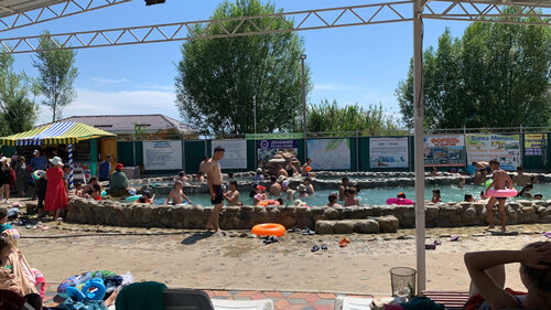 Әдемі аяқтары бар жетілген әйелдер