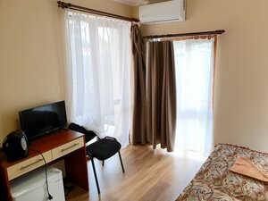 SurozhSky (Сурожская улица, 83), hotel