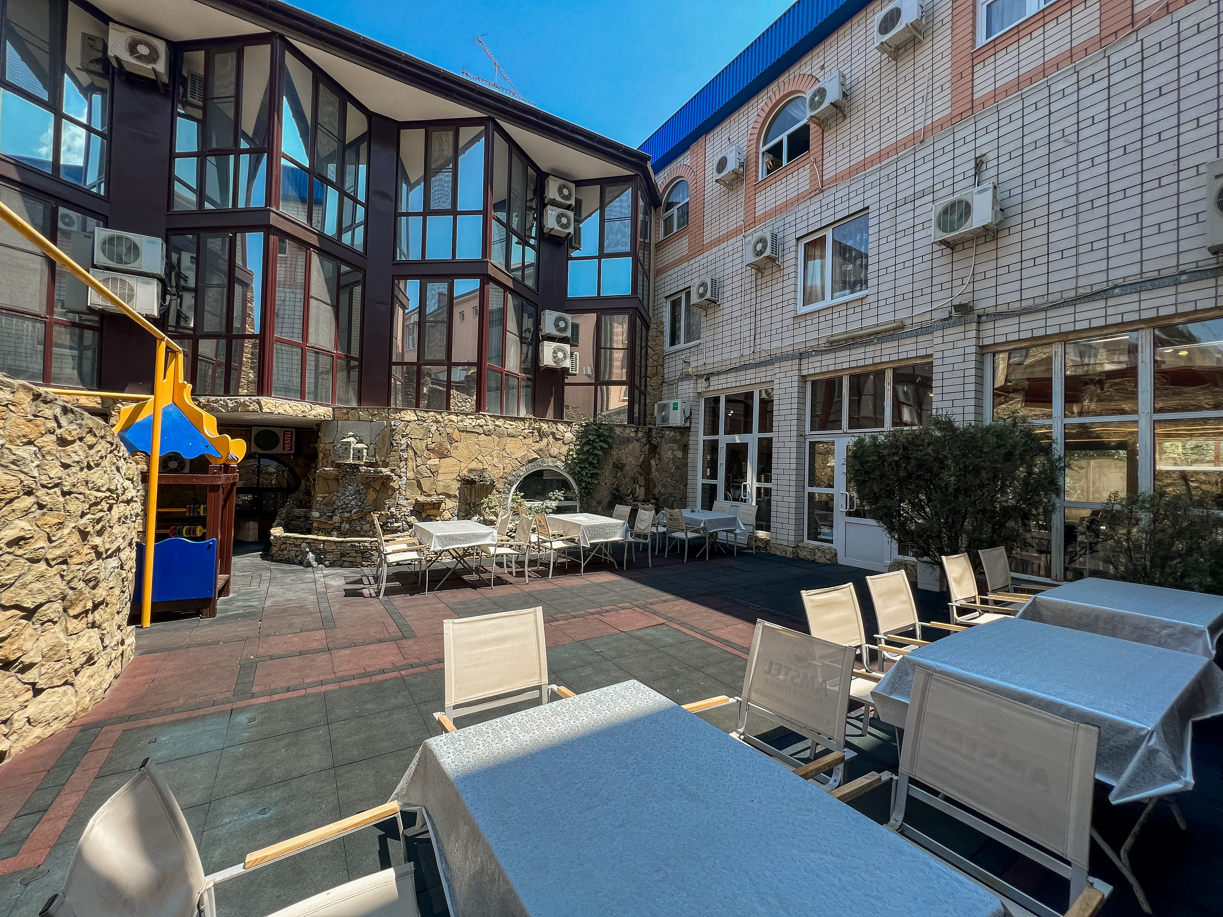 Фото отеля 2