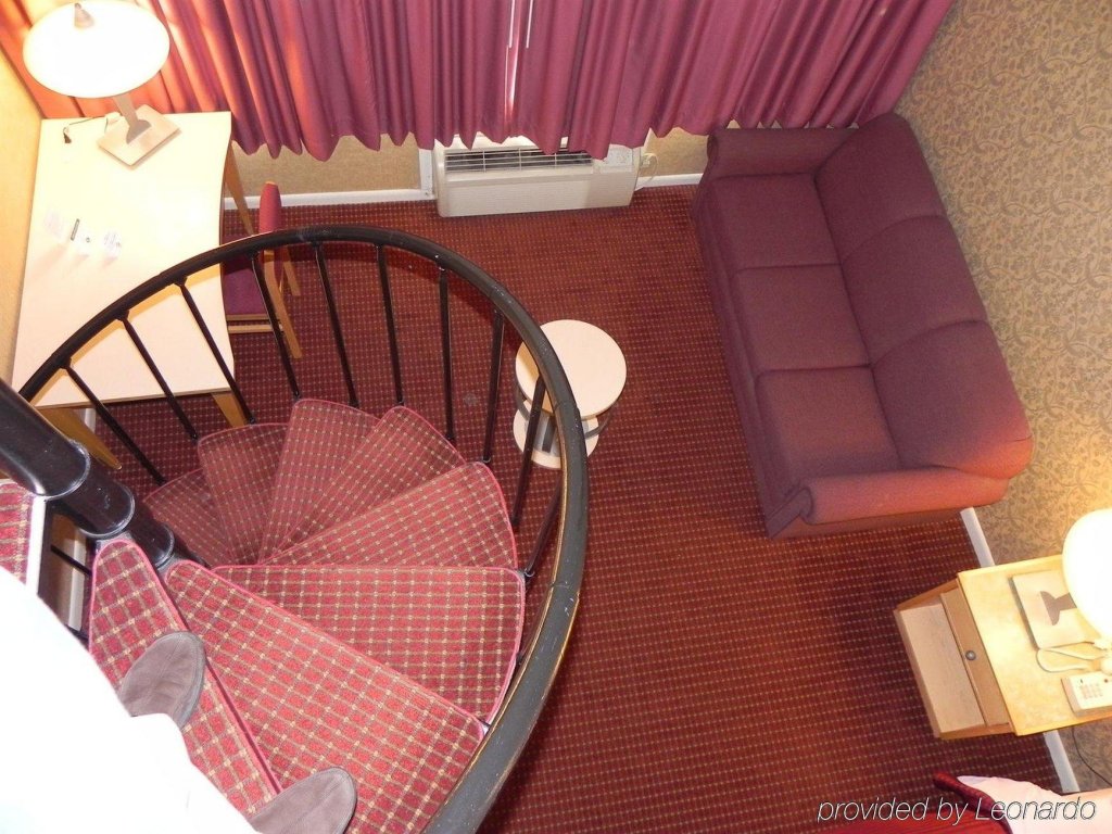 Фото Admiralty Inn & Suites