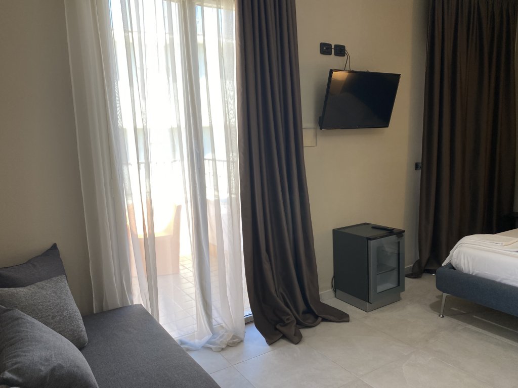 Фото Noah Beach Hotel