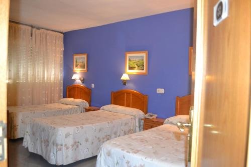 Фото Hostal Al-Qazeres