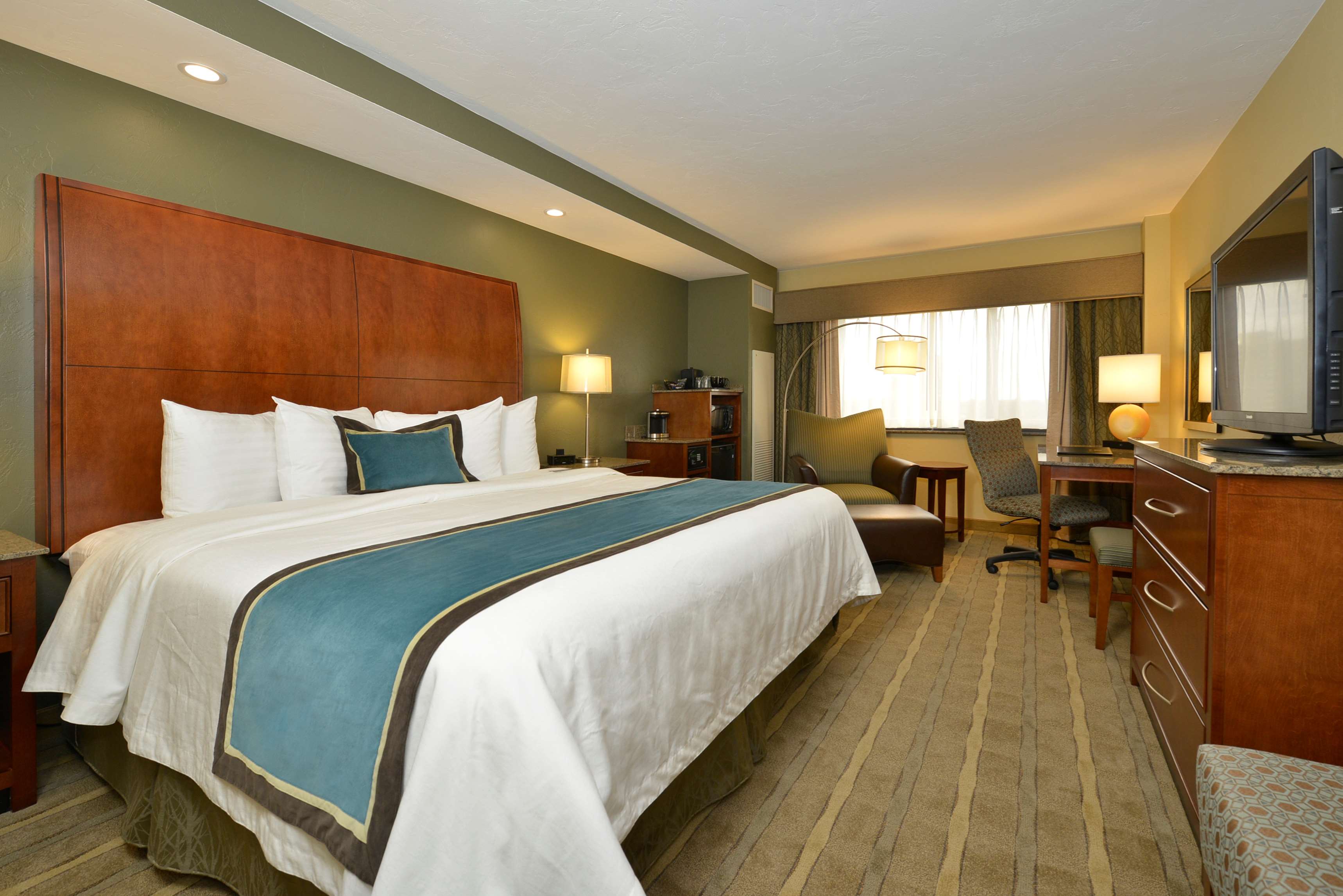 Фото Best Western Premier Waterfront Hotel & Convention Center