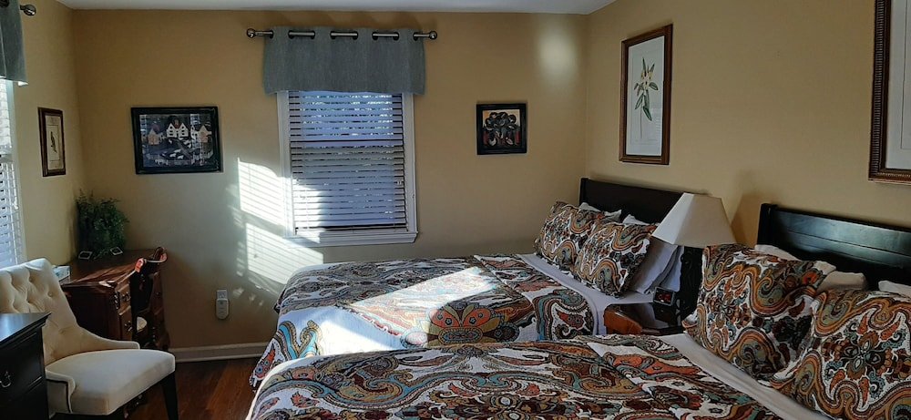 Фото The DeBary Inn