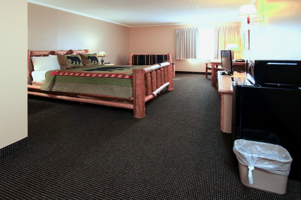 Фото Yellowstone Pioneer Lodge