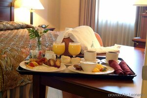 Гостиница DoubleTree Suites by Hilton Hotel Charlotte - SouthPark