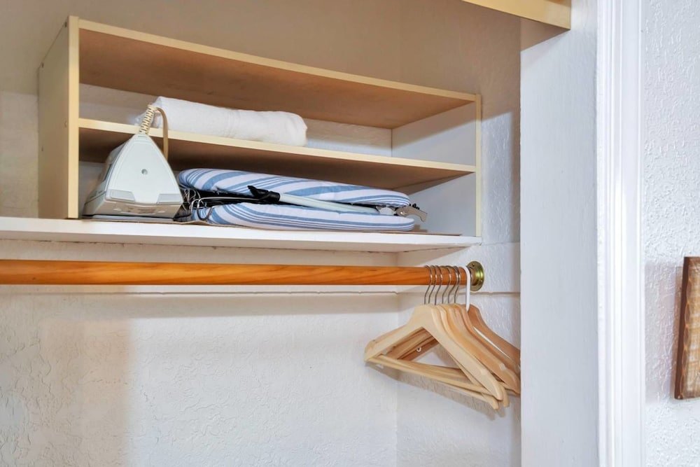 Фото Charming Studio With Bath, Free Parking, Hollywood