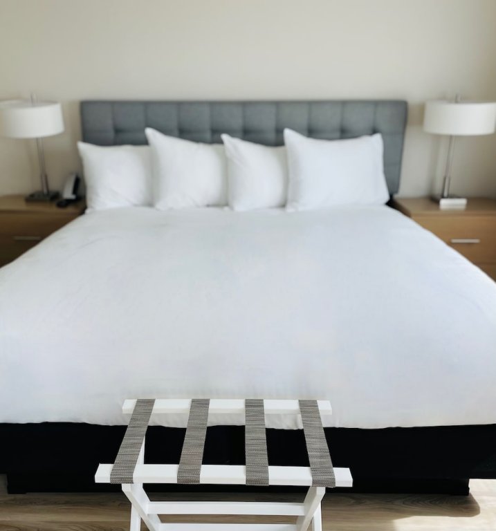 Фото Art House Hotel and Suites