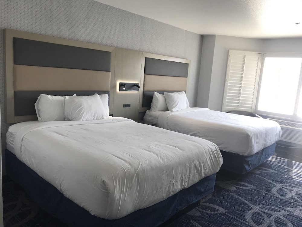 Фото Ramada by Wyndham San Bruno Sfo Airport