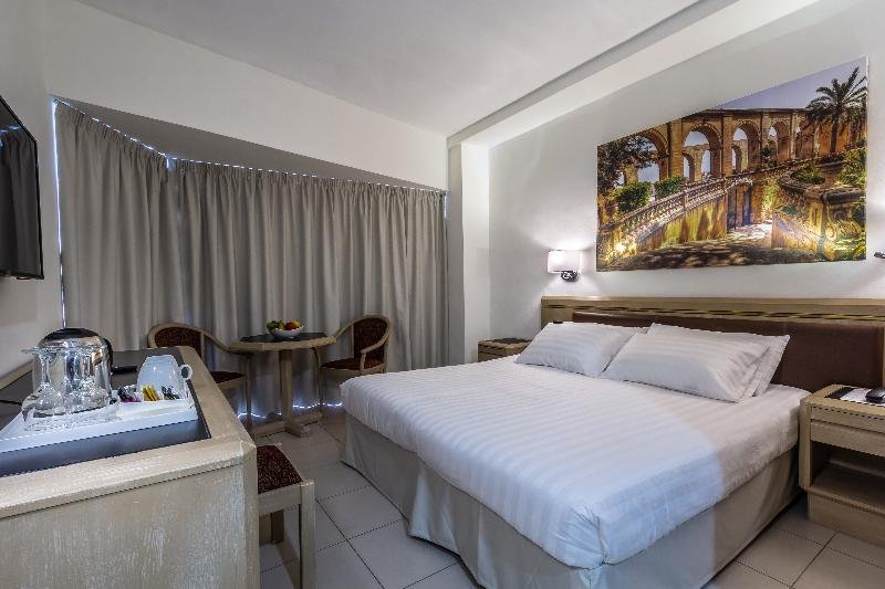 Фото Diplomat Hotel