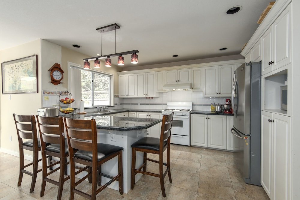 Фото Fraser River Richmond Bed & Breakfast