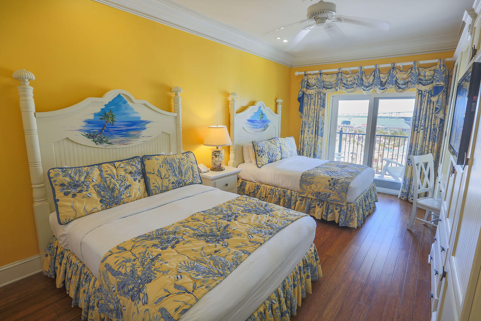 Фото The Beach Club at Charleston Harbor Resort and Marina