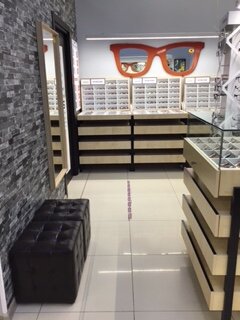 Opticial store Eyekraft, Lobnja, photo