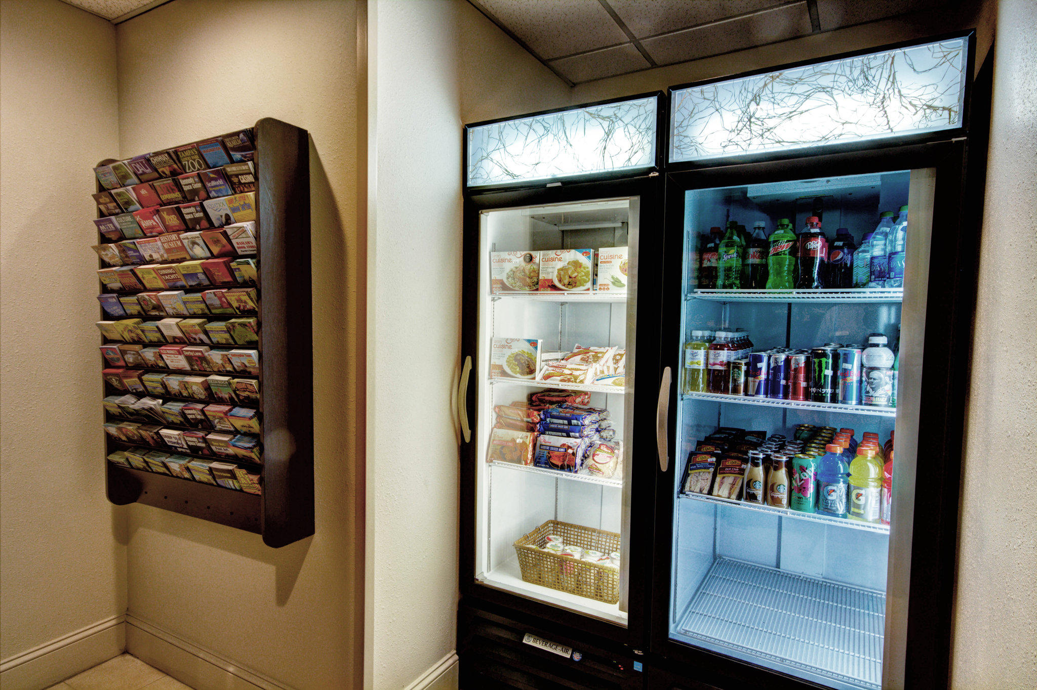 Фото Holiday Inn Express & Suites Tampa I 75 Bruce B. Downs