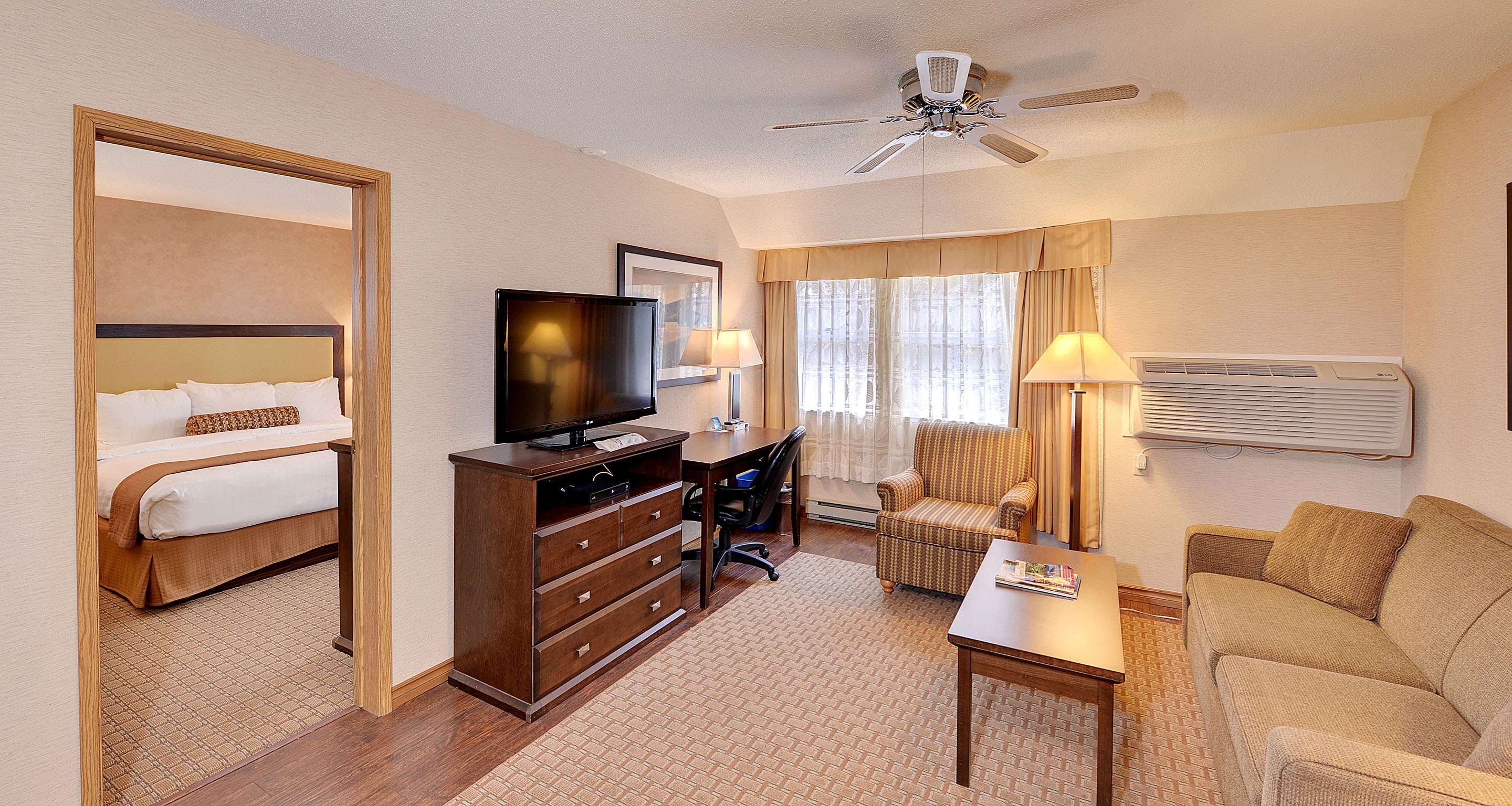 Фото Best Western Plus Emerald Isle Hotel