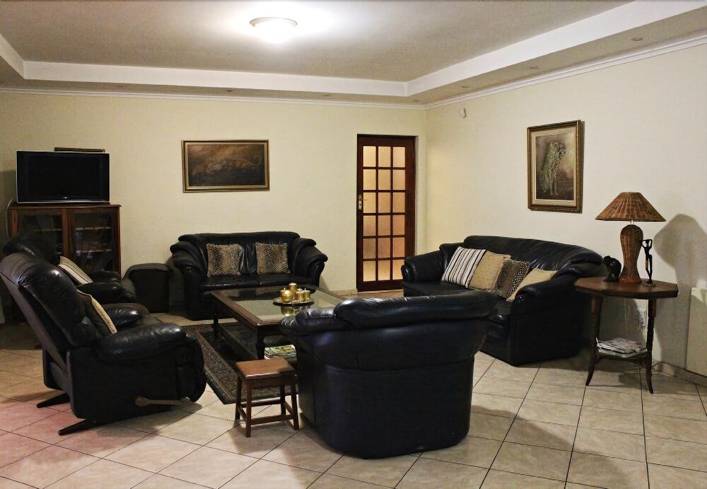 Фото The Lakehouse Guest House