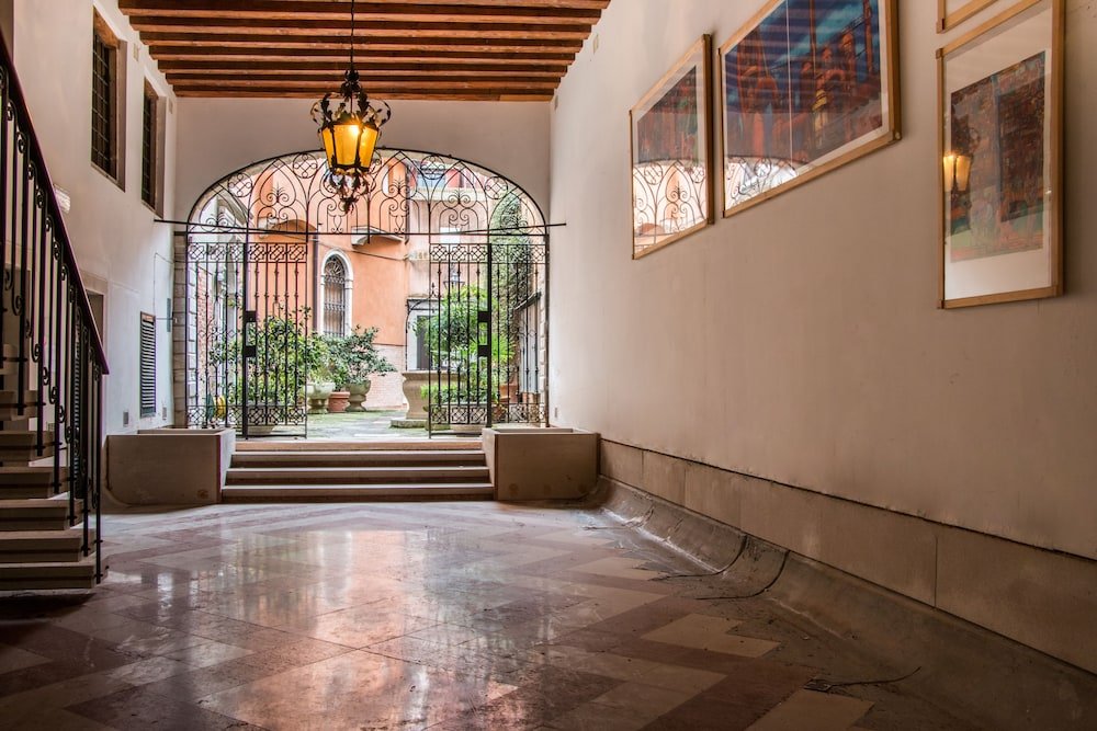 Фото La Fenice Theatre Exclusive Flat