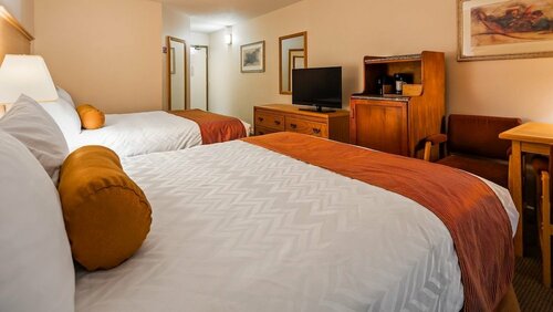 Гостиница Tower Inn and Suites в Квенеле