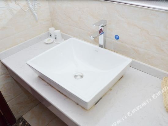 Фото GreenTree Inn Chengdu high-tech Development West Zone Shidai Tian Street Express Hotel