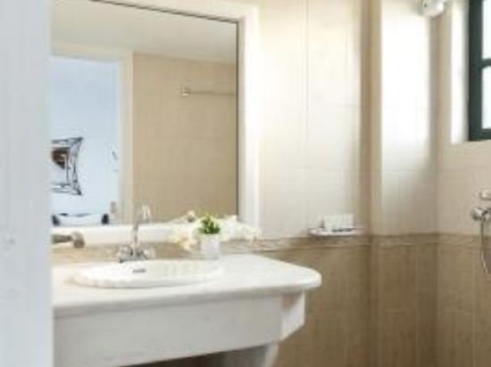 Фото Anthonas Apartments