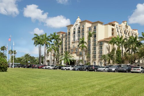 Гостиница Embassy Suites by Hilton Miami International Airport в Майами